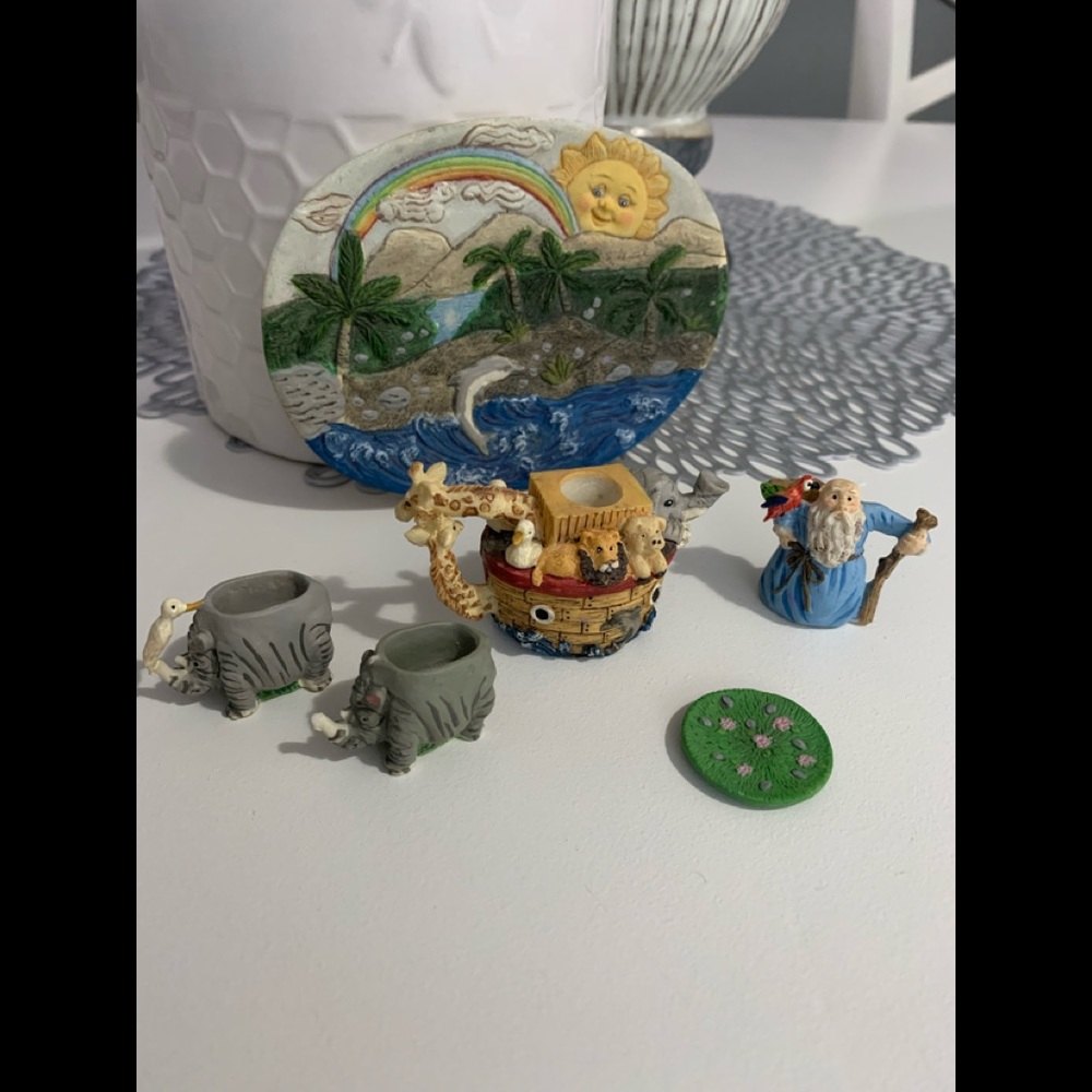 Antique Noah’s ark miniature figures.